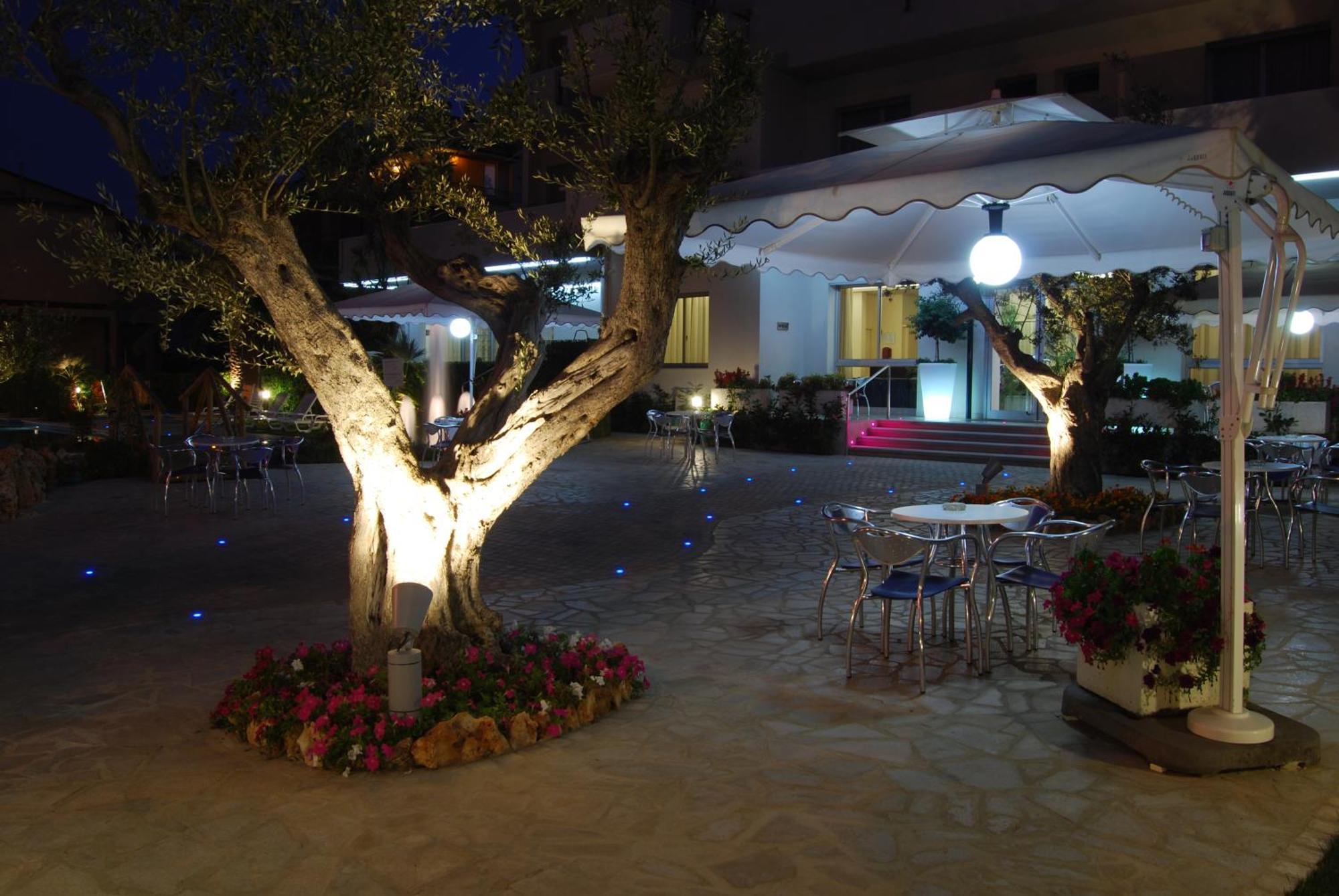 Hotel Costa Verde Tortoreto Exterior foto