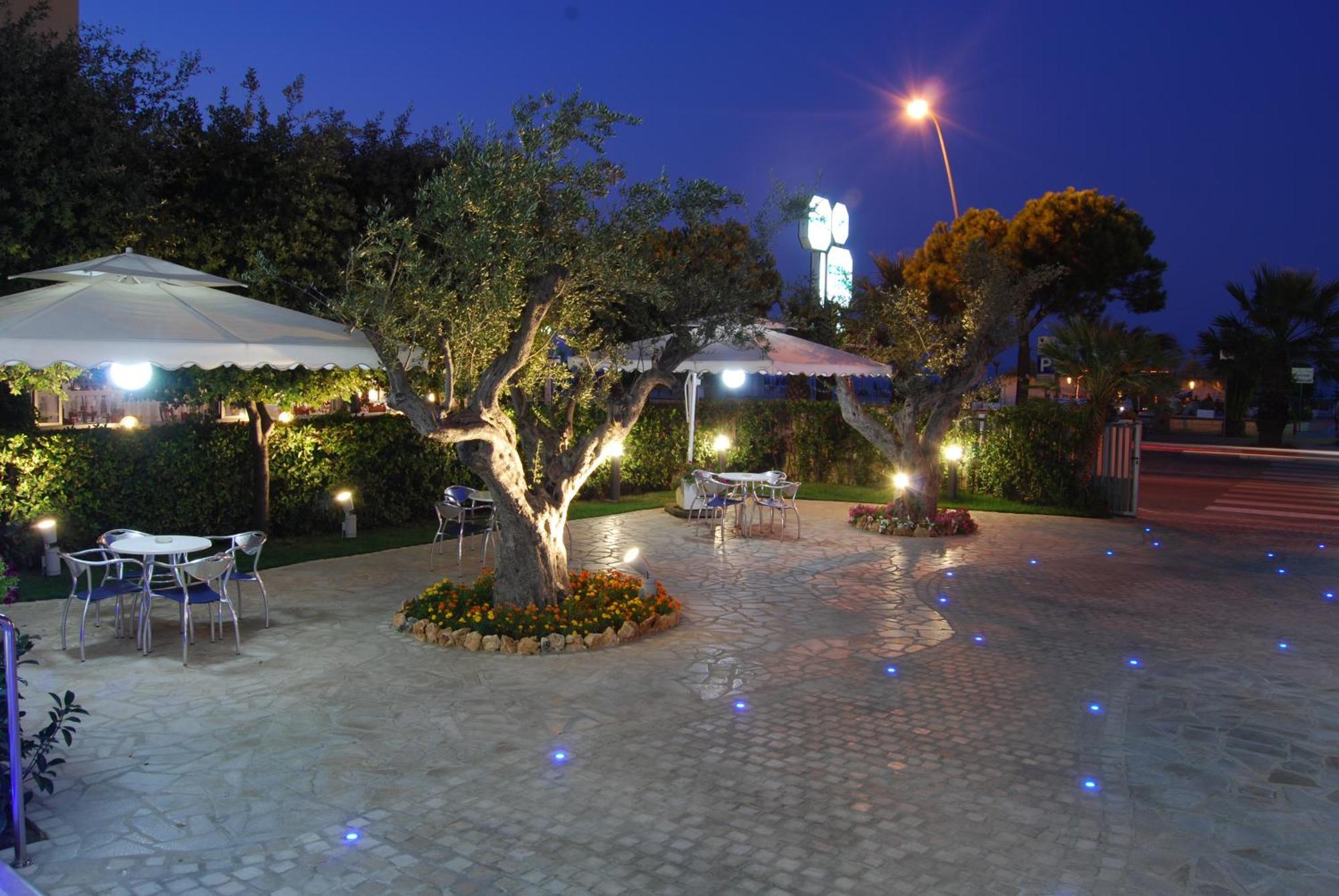 Hotel Costa Verde Tortoreto Exterior foto